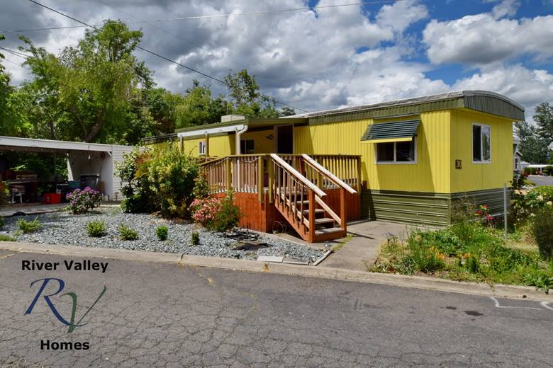 Manufactured Home For Sale at Royal Oaks Mobile Manor, Medford, Oregon